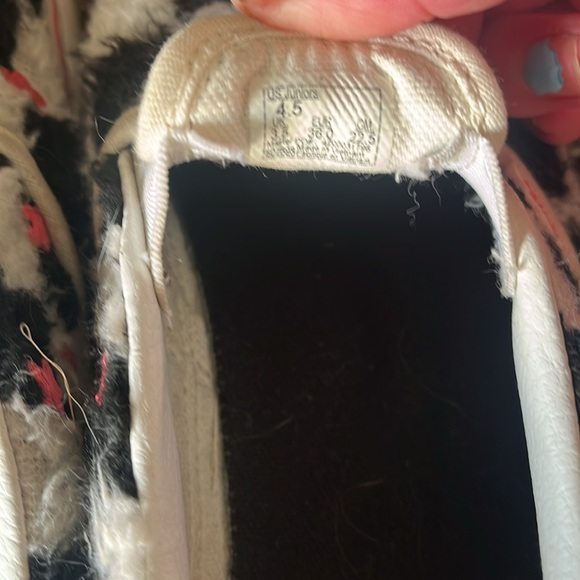 Checker Vans - Picture 5 of 5